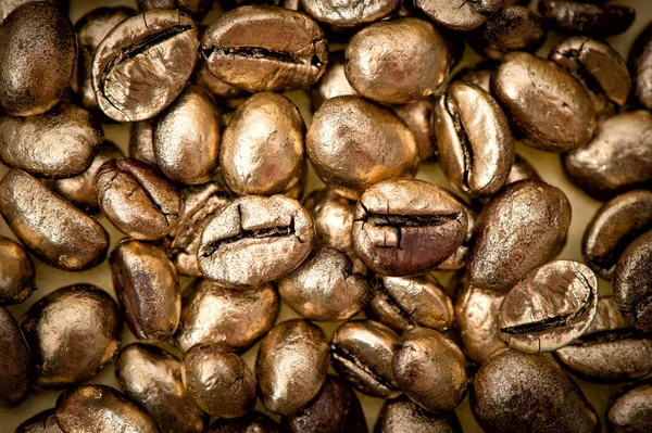 金色的咖啡豆。背景。纹理 — 图库照片