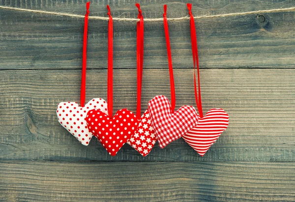 De dag van Valentijnskaarten decoratie rode harten. — Stockfoto