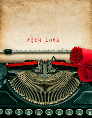 Vintage daktilo ve metin With Love