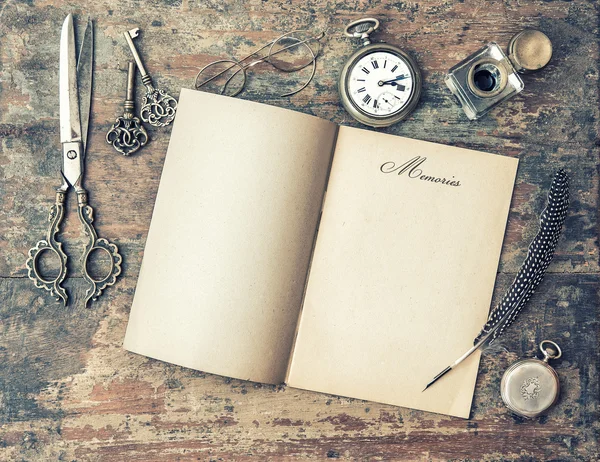 Open journal book and vintage writing tools. Memories. Retro sty — Stock Photo, Image