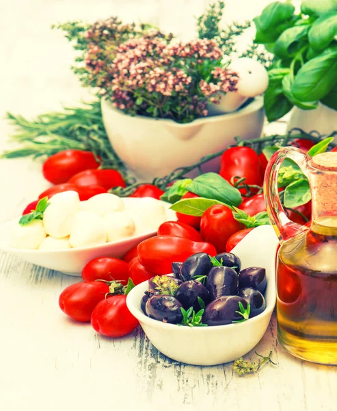 Tomatoes, mozzarella and olive oil. Caprese salad ingredients — Stock Photo, Image