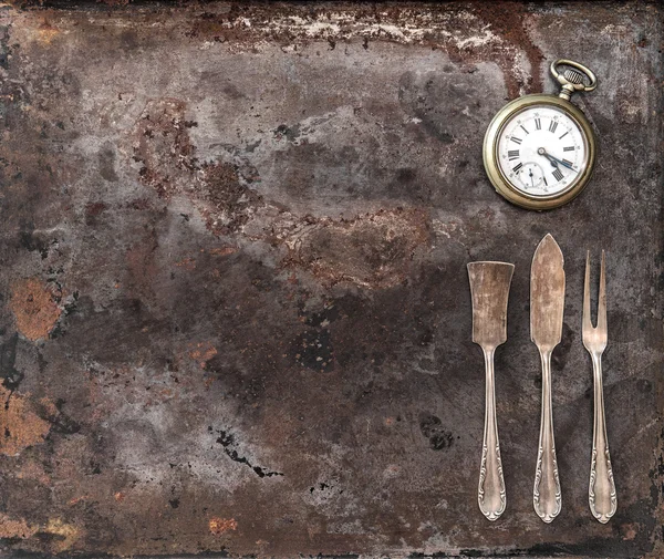 Vintage talheres de prata e relógio de bolso antigo — Fotografia de Stock