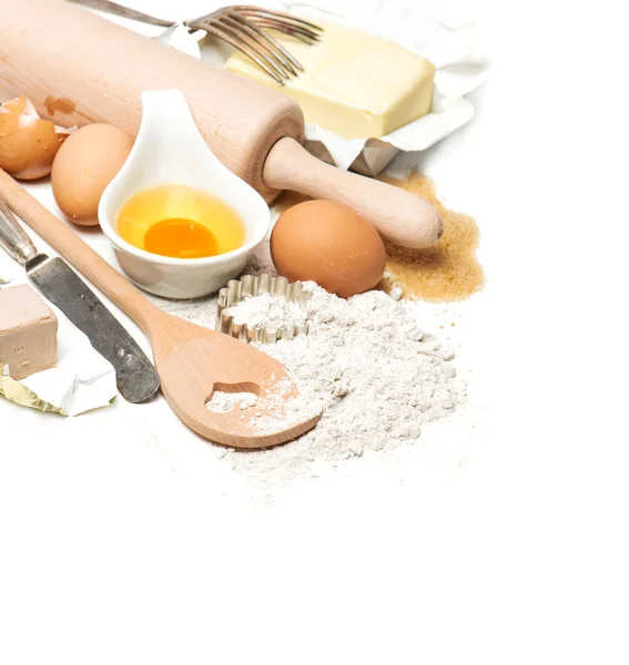 Huevos, harina, azúcar, mantequilla, levadura. Preparación de la masa. Respaldo alimenticio —  Fotos de Stock