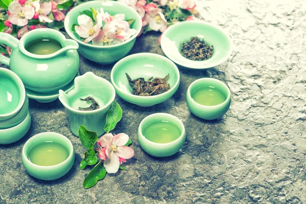 Teapot, cups and apple blossoms. Tea ceremony. Retro style — Stock Photo, Image