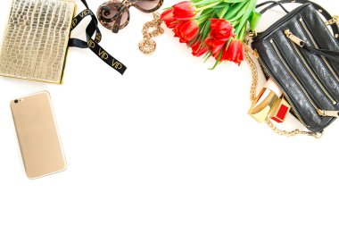 Moda aksesuarları, çiçekler, kozmetik kadar sahte. Online sho