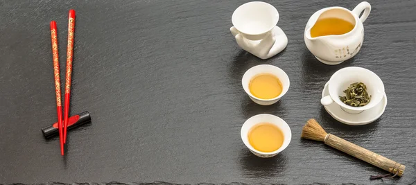Σκεύη για παραδοσιακή ασιατική τσάι τελετή. Τσαγιέρα, κύπελλα και r — Φωτογραφία Αρχείου