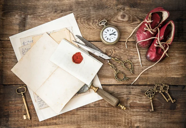 Antikes Büromaterial und Schreibzubehör. Nostalgisch noch immer — Stockfoto