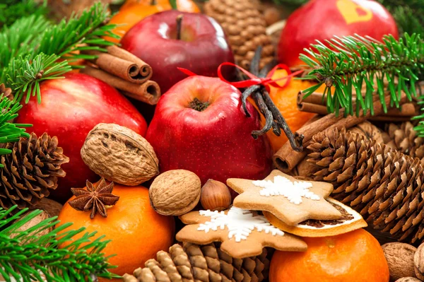 Christmas food background. Apple and mandarin fruits, walnuts, c — Stock Photo, Image