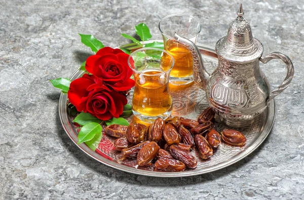 Red rose flowers with tea and dates fruits. Islamic holidays. Ra — Stock Photo, Image