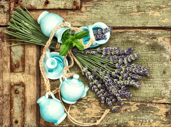 Lavender flowers over rustic wooden background. Shabby chic — 图库照片