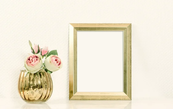 Picture mockup with golden frame amd flowers. Vintage style — Stockfoto