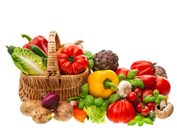 Fresh vegetables and herbs. Shopping basket. Healthy nutrition — 图库照片