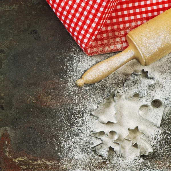 Flour, rolling pin and cookie cutters. Christmas food — Zdjęcie stockowe