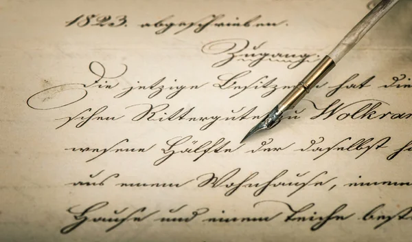 Kaligrafi el yazısı metin ve vintage tükenmez kalem — Stok fotoğraf