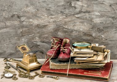 antika kitap ve Fotoğraflar, anahtarları ve yazma aksesuarları