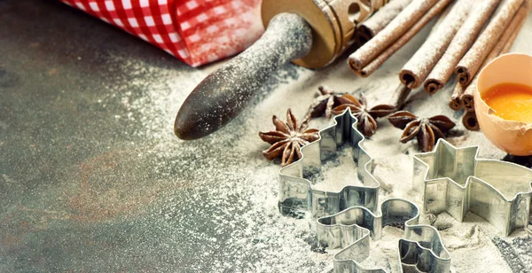 Christmas food. Baking ingredients, spices and tolls. Vintage st — 图库照片