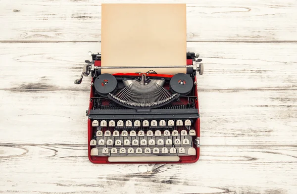 Old typewriter on wooden table. Antique object. Vintage style — Φωτογραφία Αρχείου