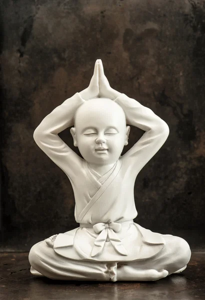 Escultura buddha branca. Meditação e relaxamento — Fotografia de Stock
