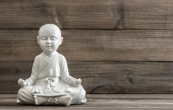 Buda sentada. Estatua blanca. Concepto relajante —  Fotos de Stock