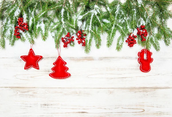 Kerstboom grens rode decoraties. Vakantie achtergrond — Stockfoto