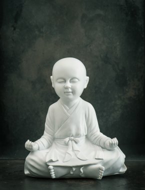 Buda dua. Beyaz keşiş. Meditasyon. Rahatlatıcı. Vintage tarzı