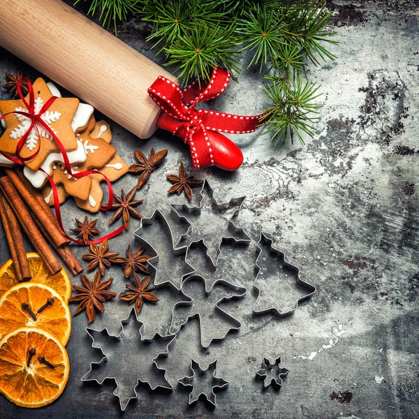 Biscotti di Natale e ingredienti da forno. Stile vintage — Foto Stock