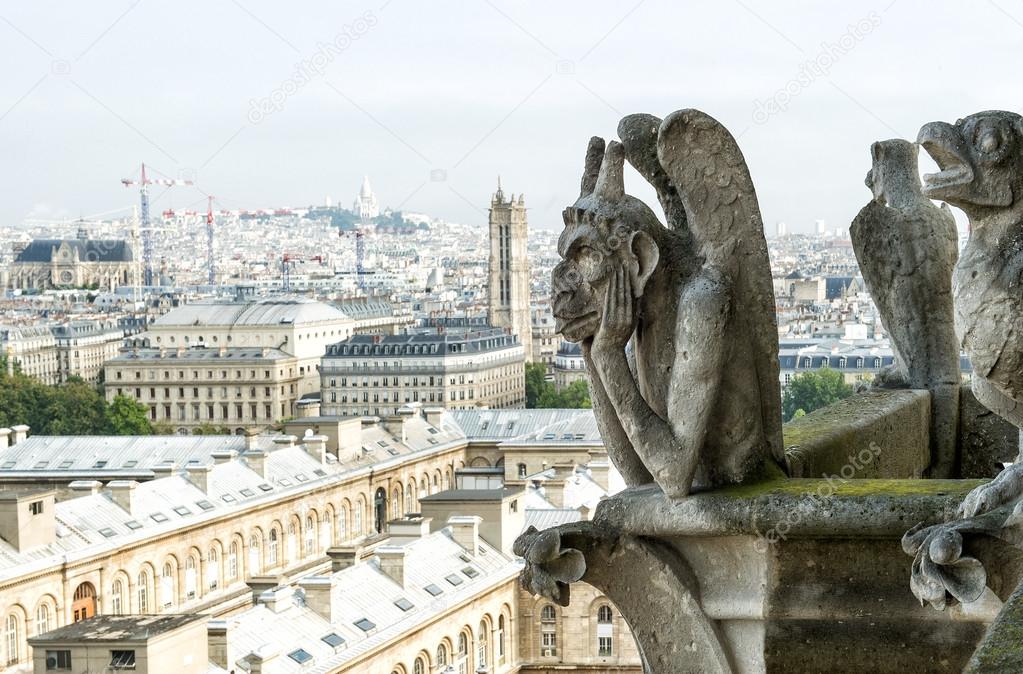 Demons gargoyle und chimera from Notre Dame de Paris