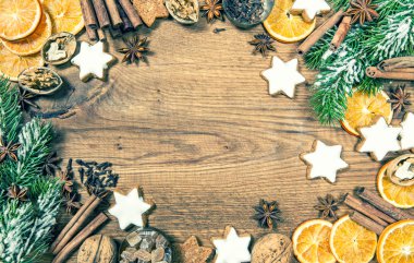 Noel kurabiyeleri ve baharatlar