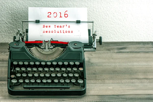 与白色纸页的打字机。新的一年各项决议 2016年 — 图库照片