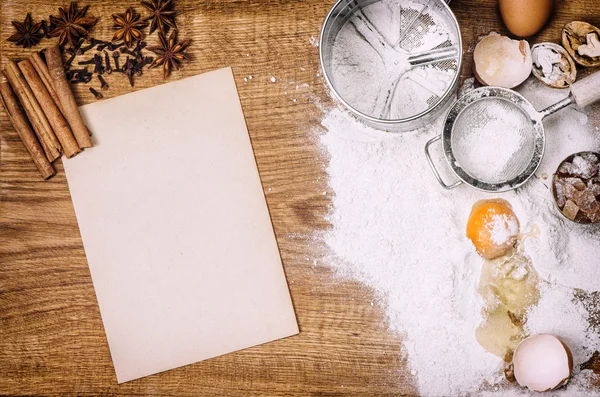 Ferramentas de cozimento e ingredientes. Fundo de comida vintage — Fotografia de Stock