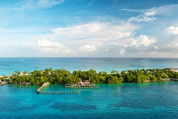 Turquoise sea water blue sky. Landscape Caribbean sea — Stock Photo, Image