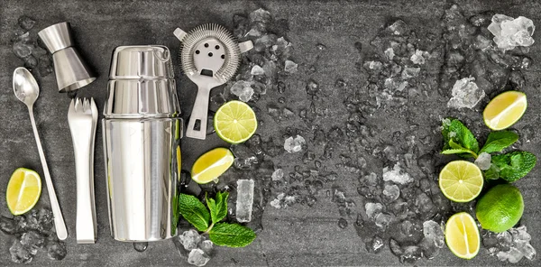 Accessories and ingredients for cocktail lime, mint, ice — Stock Photo, Image