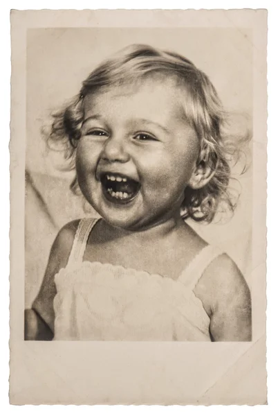 Boldog kis baba lány nevetve. Vintage kép — Stock Fotó