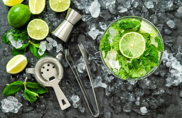 Mojito cocktail ingredients lime mint leaves ice — Stock Photo, Image