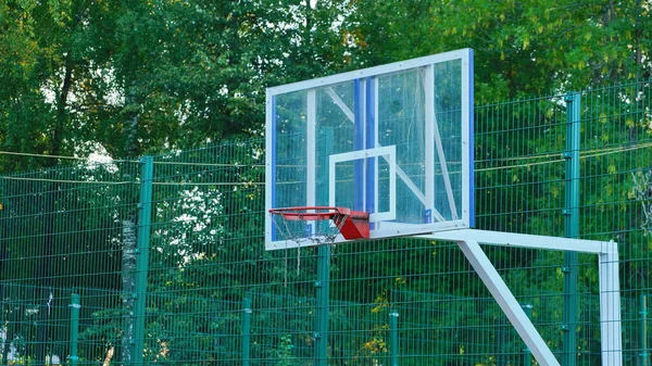 Baloncesto Escudo Neto Lanzar Pelota Juego Del Patio Recreo Jugar — Foto de Stock