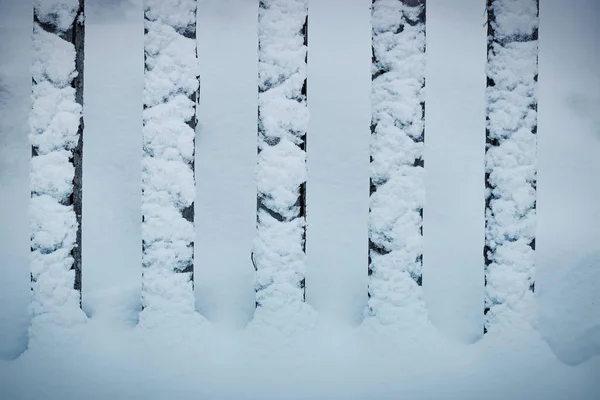 Houten Stokken Bedekt Met Sneeuw — Stockfoto