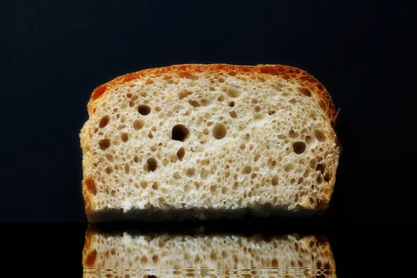 Шматочок Житнього Хліба Темному Фоні Відбитому Воді Бог Дарує Нам — стокове фото
