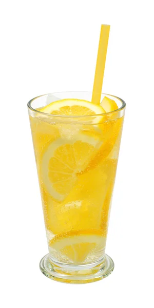 在孤立的白色背景上一杯柠檬水 — 图库照片