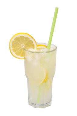 İzole bir bardak limonata