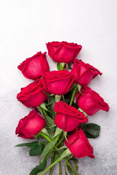 Valentinstag Grußkarte Strauß Roter Rosen Auf Steinhintergrund Bild — Stockfoto
