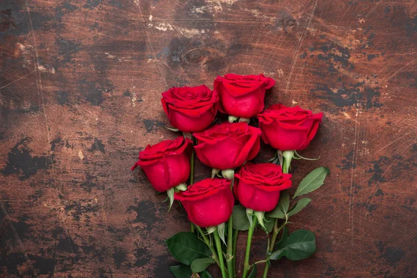 Röda Ros Blommor Bukett Trä Bakgrund Alla Hjärtans Dag Gratulationskort — Stockfoto