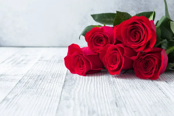 Букет Цветов Красной Розы Каменном Фоне Открытки День Святого Валентина — стоковое фото