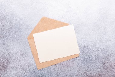 Gri arkaplanlı boş kağıt Üst görünüm Boşluğu kopyala