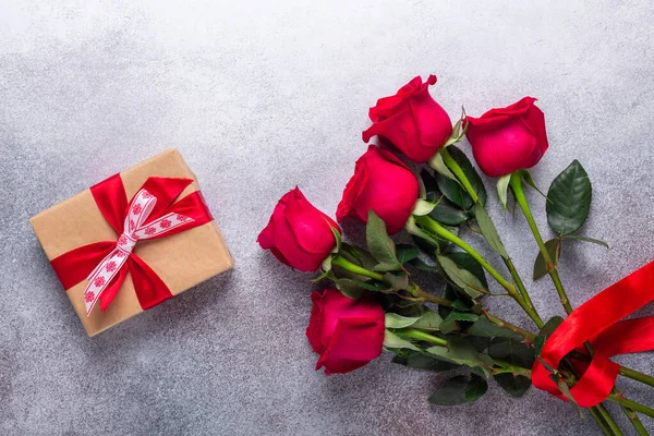 Red Rose Flowers Bouquet Gift Box Stone Background Valentine Day — Fotografia de Stock