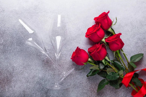 Red Rose Flowers Bouquet Champagne Glasses Stone Background Valentine Day — Fotografia de Stock