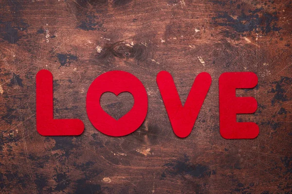 Слово Любовь Старом Деревянном Фоне Красные Текстильные Буквы — стоковое фото