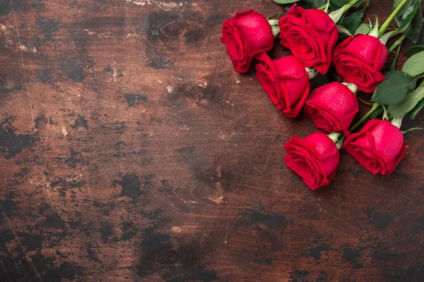 Букет Цветов Красной Розы Деревянном Фоне Открытка День Святого Валентина — стоковое фото