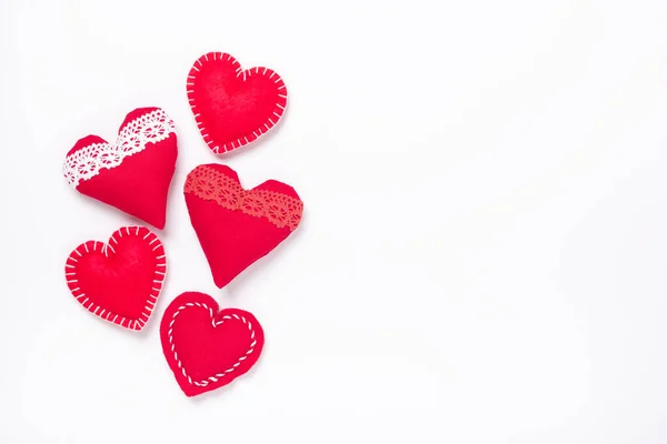 Corações Têxteis Vermelhos Sobre Fundo Branco Conceito Dia Dos Namorados — Fotografia de Stock