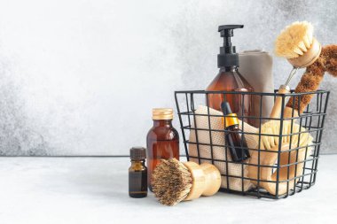Çevre dostu temizlik ürünleri ve aletleri. Bambu aksesuarlar ve mutfağı temizlemek için doğal ürünler. Boşluğu kopyala
