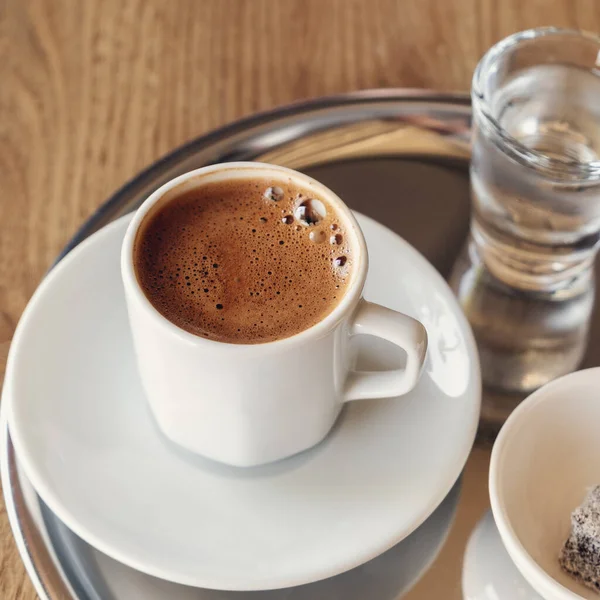 Traditioneller Türkischer Kaffee Mit Kaltem Wasser Und Türkischem Genuss Image — Stockfoto